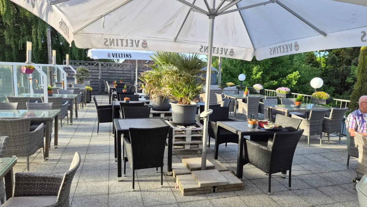 BookNoFees: Εστιατόριο – Café Konditorei Hoyer – Breckerfeld – Καφετέρια-Ζαχαροπλαστείο Hoyer, φωτογραφία 1