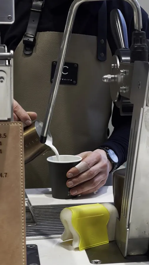 BookNoFees: Εστιατόριο – Cafecito – Amsterdam – Καφεδάκι, φωτογραφία 3