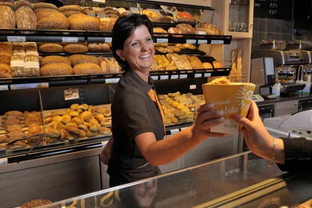 BookNoFees: Εστιατόριο – Bäckerei Büsch – Nachrodt-Wiblingwerde – Αρτοποιείο Büsch, φωτογραφία 3