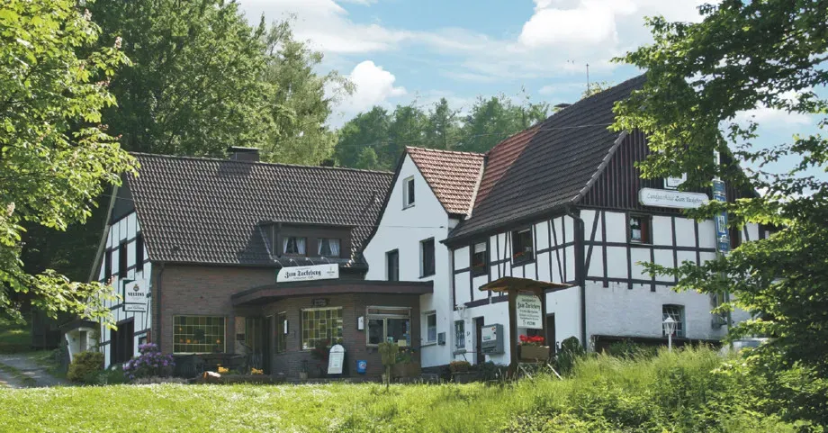 BookNoFees: Εστιατόριο – Landgasthaus Zum Tackeberg – Möhnesee-Neuhaus – Αγροτική ταβέρνα «Zum Tackeberg», φωτογραφία 1