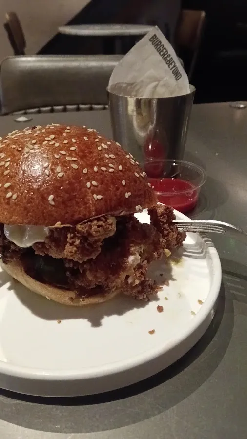 BookNoFees: Εστιατόριο – Burger & Beyond – London – Burger & Beyond, φωτογραφία 2