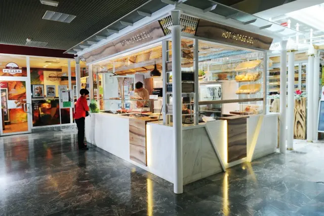 BookNoFees: Σνακ μπαρ – Hot Horse DELI – Ljubljana – Hot Horse DELI, φωτογραφία 2