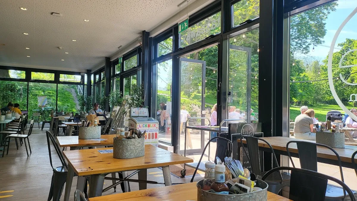 BookNoFees: Καφετέρια – Brown And Green Life – London – Η ζωή στο καφέ και το πράσινο, φωτογραφία 1