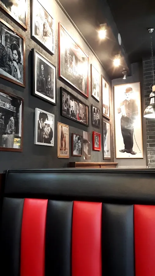 BookNoFees: Εστιατόριο – Chicago's Pizza – Warsaw – Η πίτσα του Σικάγου, φωτογραφία 3