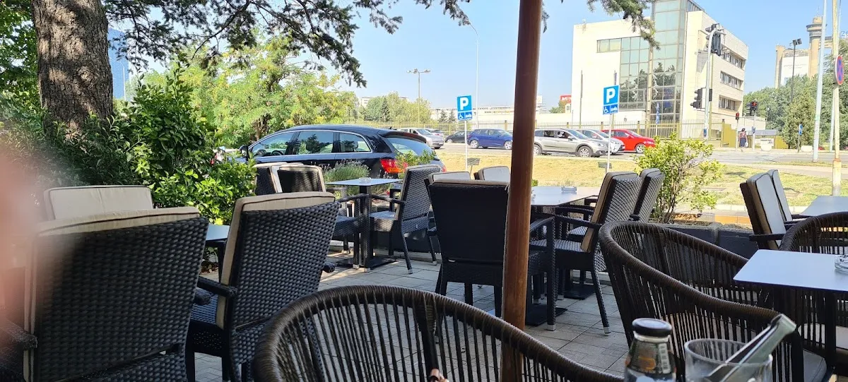 BookNoFees: Καφετέρια – Caffe Motiv – Belgrade – Caffe Motiv, φωτογραφία 1