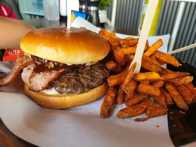 BookNoFees: Εστιατόριο – 3MO-Burger – Medebach – 3MO-Burger, φωτογραφία 2
