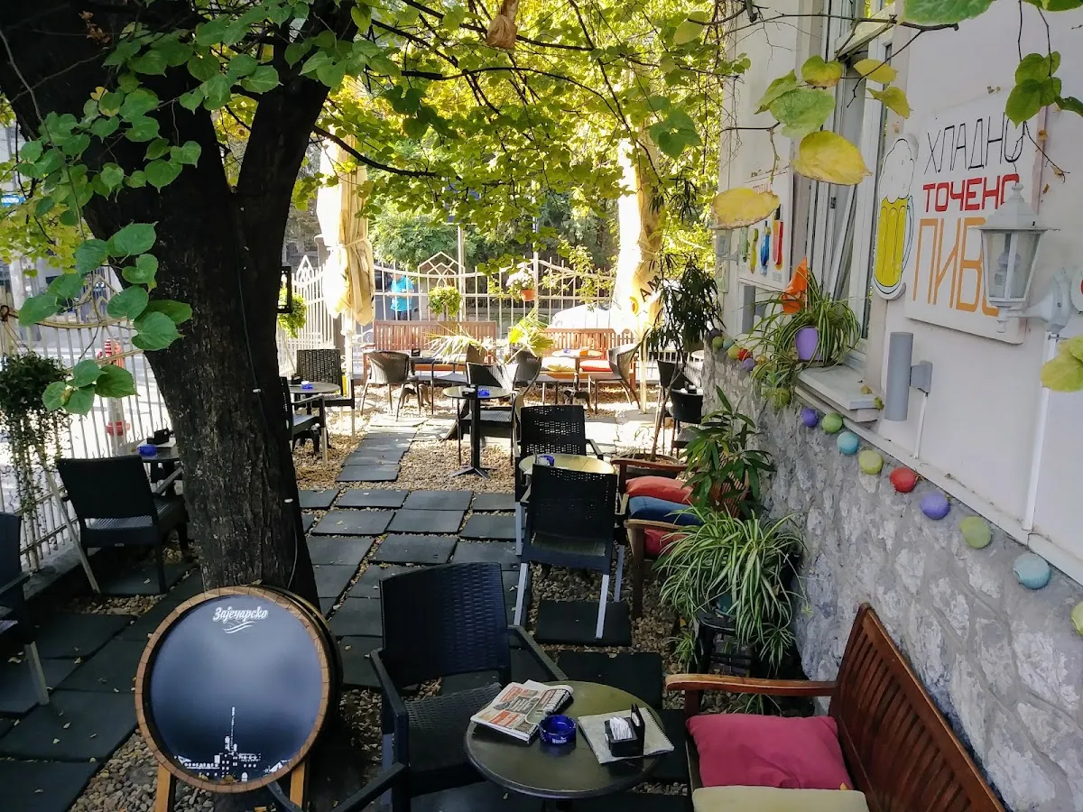 BookNoFees: Καφετέρια – Caffe Galerija Priča – Belgrade – Caffe Galerija Priča, φωτογραφία 1