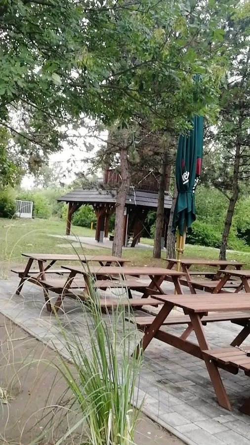 BookNoFees: Σνακ μπαρ – Bufet pri rozhľadni Bratislava – Bratislava – Μπουφέ κοντά στον πύργο παρατήρησης της Μπρατισλάβα, φωτογραφία 3