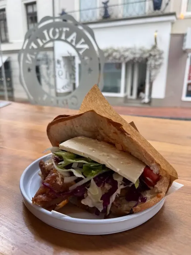 BookNoFees: Εστιατόριο – Anatolien Grill Schnellimbiss – Lüdenscheid – Anatolien Grill – Φαγητό στο χέρι, φωτογραφία 2