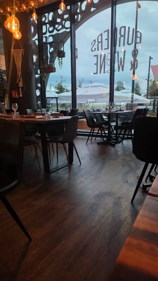 BookNoFees: Εστιατόριο – Burgers & Wine – Helsinki – Burgers & Wine, φωτογραφία 1