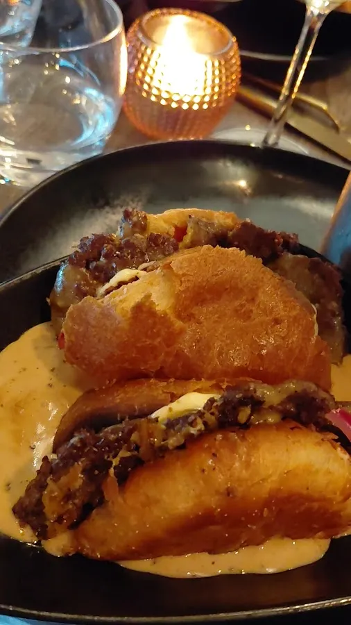 BookNoFees: Εστιατόριο – Burgers & Wine – Helsinki – Burgers & Wine, φωτογραφία 2