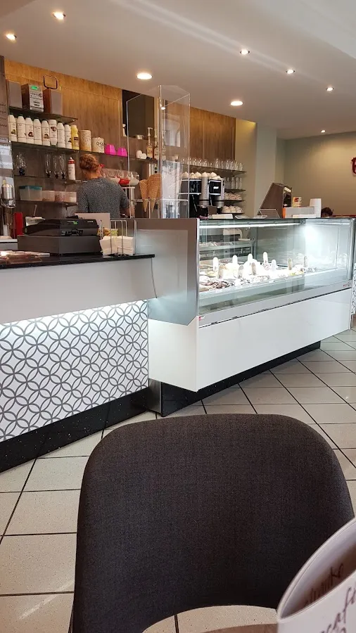 BookNoFees: Εστιατόριο – Eiscafé mit Herz – Meinerzhagen – Καφετέρια-παγωτατζίδικο με καρδιά, φωτογραφία 3