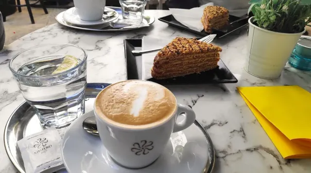 BookNoFees: Καφετέρια – Café Malewill – Bratislava – Café Malewill, φωτογραφία 2