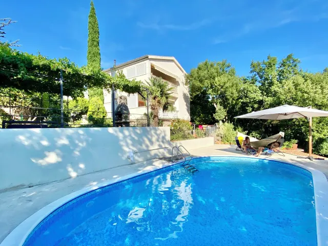 BookNoFees: ενοικιαζόμενο κατάλυμα διακοπών σε Donji Zagon – Villa Theresa Κροατία, εξοχική κατοικία με πισίνα, υδρομασάζ, σάουνα και κουζίνα στον κήπο