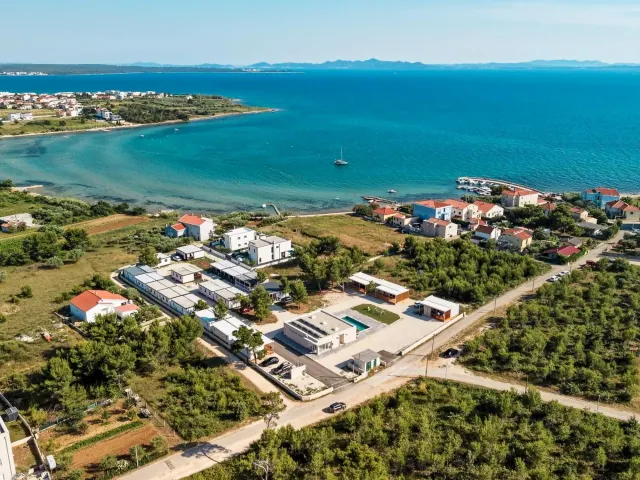 BookNoFees: Τροχόσπιτο με πισίνα κοντά στη θάλασσα – Privlaka