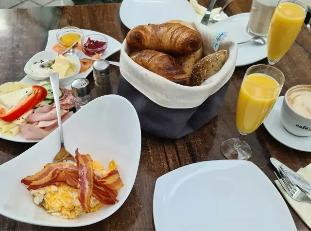BookNoFees: Εστιατόριο – Das kleine Kaffeehaus – Gevelsberg – Το μικρό καφενείο, φωτογραφία 3
