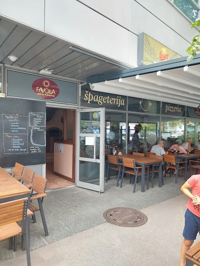 BookNoFees: Εστιατόριο – Favola – Ljubljana – Παραμύθι, φωτογραφία 1