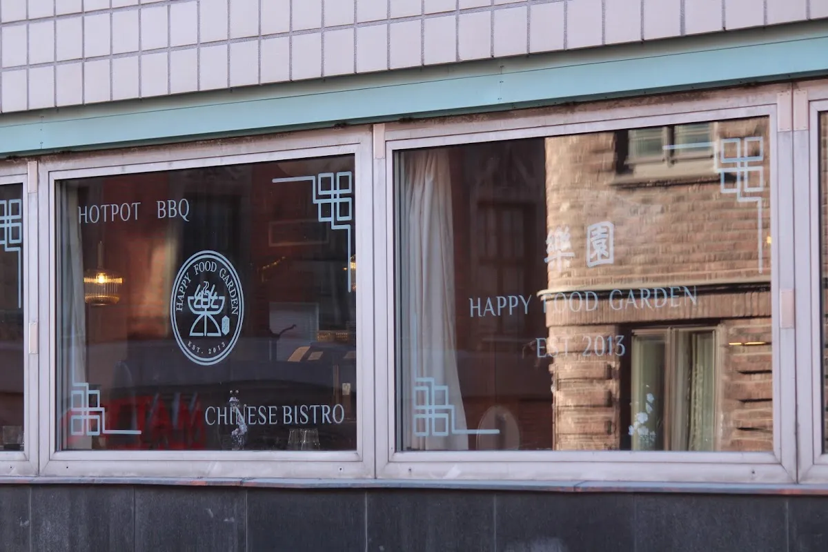 BookNoFees: Εστιατόριο – Happy Food Garden – Helsinki – Κήπος «Happy Food», φωτογραφία 1