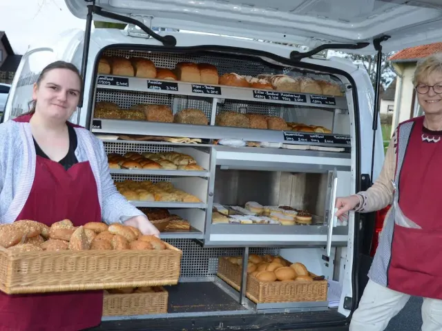 BookNoFees: Εστιατόριο – Neuhaus Bäckerei Konditorei Stehcafé – Welver – Neuhaus: Αρτοποιείο, Ζαχαροπλαστείο, Καφετέρια με τραπέζια, φωτογραφία 2