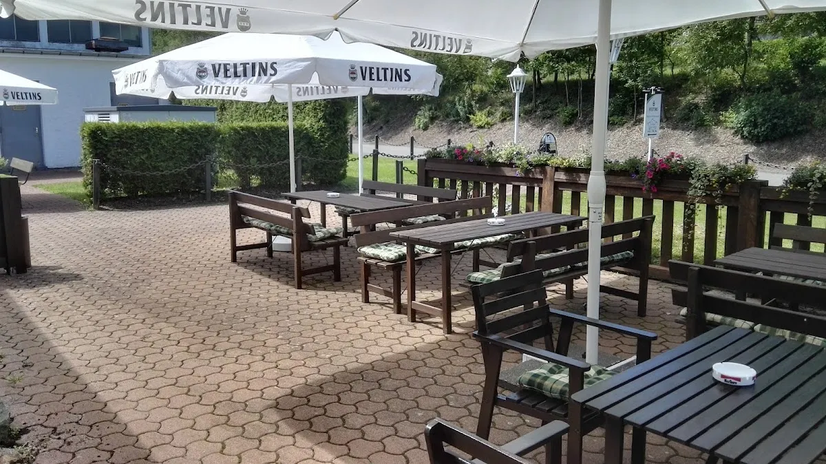 BookNoFees: Εστιατόριο – Gasthaus Zur Lore – Bestwig – Πανδοχείο «Zur Lore», φωτογραφία 1