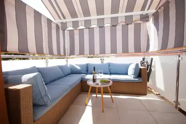 Pula merkezinde 2 yatak odalı eski bir apartman dairesi, Pula
