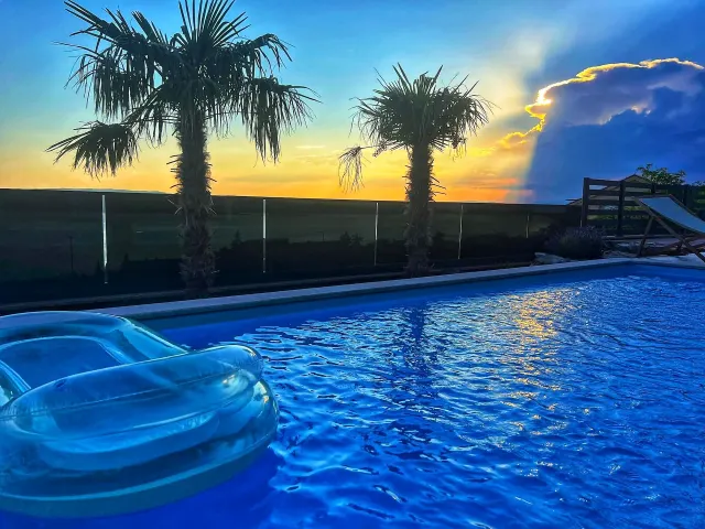 BookNoFees tatil evi: Crikvenica, Selse – Özel tuzlu su havuzlu ve deniz manzaralı villa