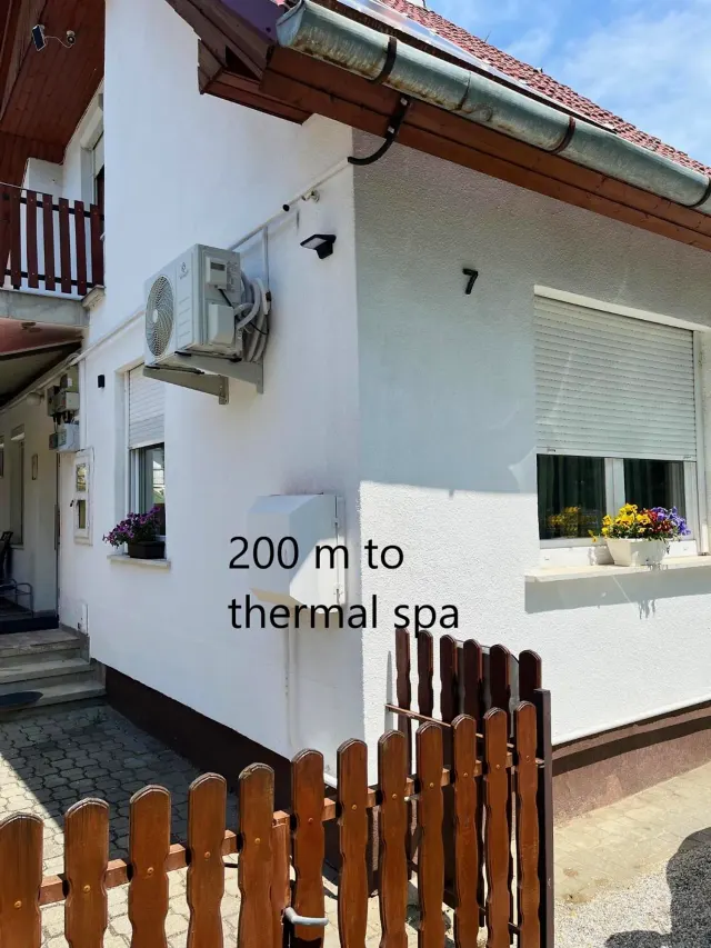 BookNoFees tatil evi: Bük – Bahçeli ve teraslı geniş daire