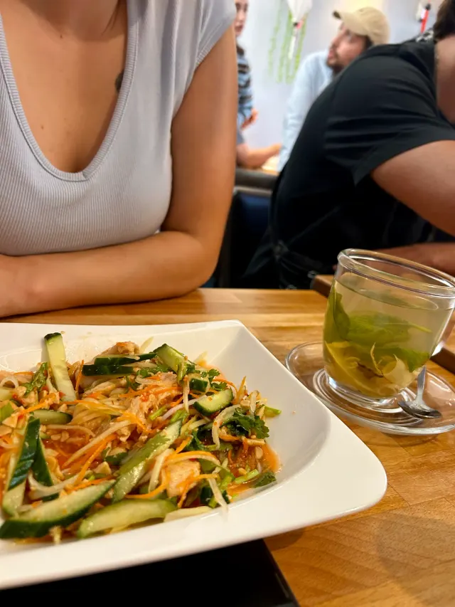 BookNoFees: Atıştırmalık büfesi – Good morning Vietnam – Aachen – Erişte ve sebze yemeği ile bir bardak buzlu çay sunan restoran, fotoğraf 5