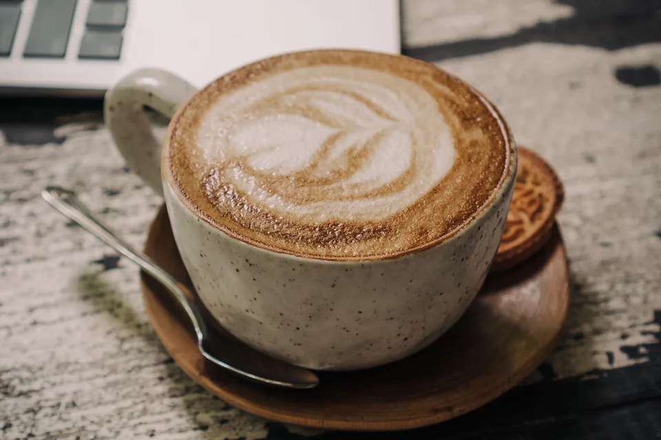 BookNoFees: Örnek fotoğraf: Seramik fincanda cappuccino